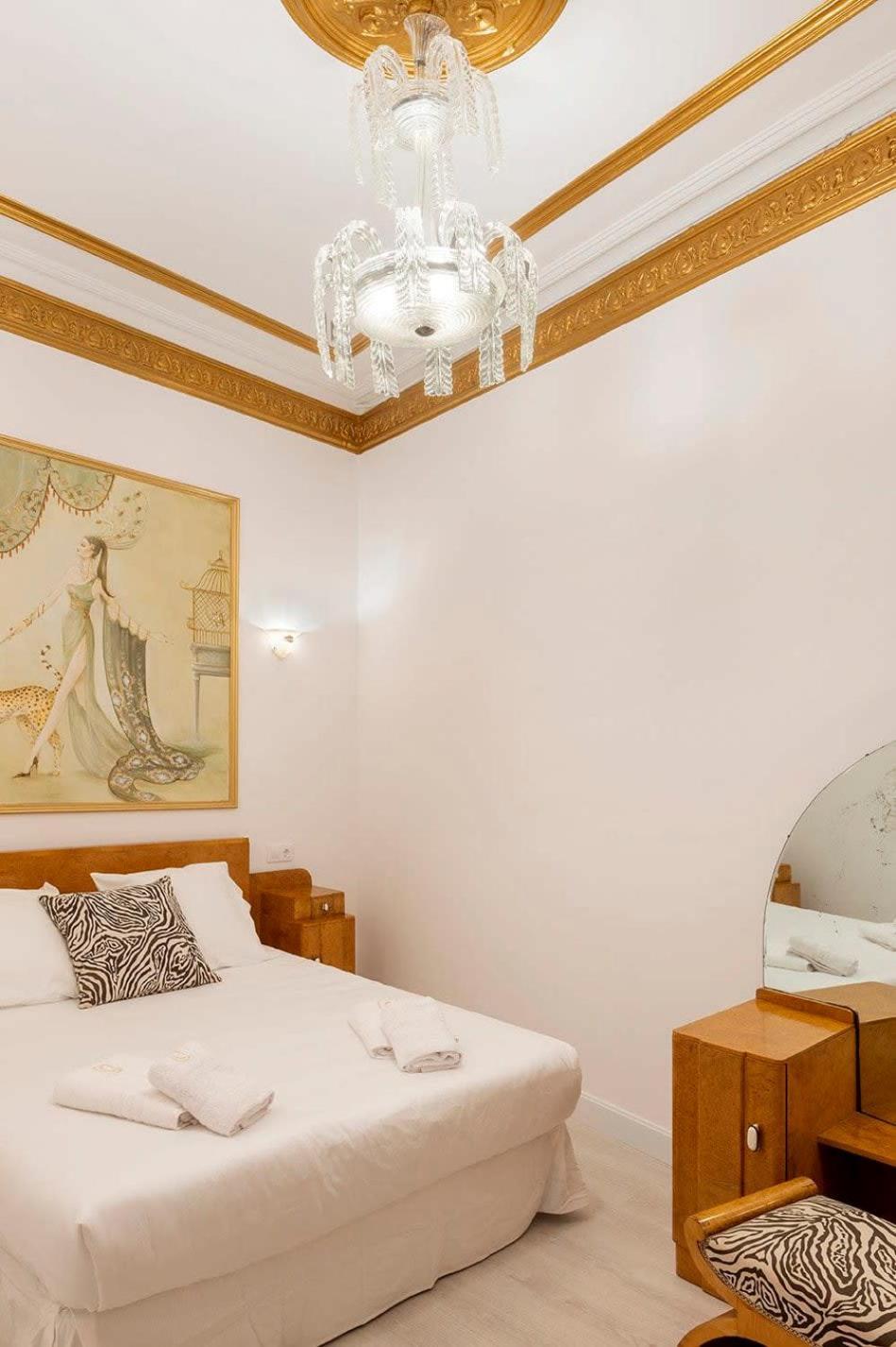 Apartment Placa Catalunya V Charming And Exquisite 5bd With Large Balcony Barcelona